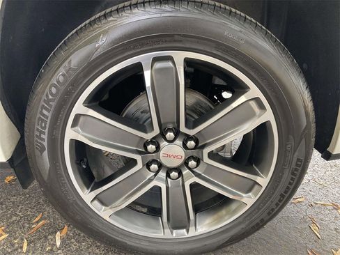 Used 2018 GMC Acadia Denali w/ Technology Package image 7