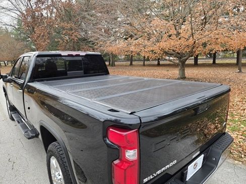 Used 2022 Chevrolet Silverado 2500 LTZ image 5