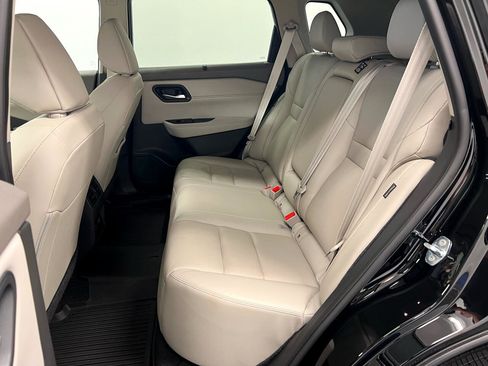 Used 2023 Nissan Rogue SL w/ SL Premium Package image 8