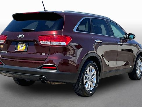 Used 2017 Kia Sorento AWD image 2