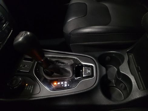 Used 2022 Jeep Cherokee Limited w/ Mopar Interior Package image 26