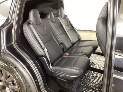 Used 2024 Tesla Model X AWD/4WD image 34