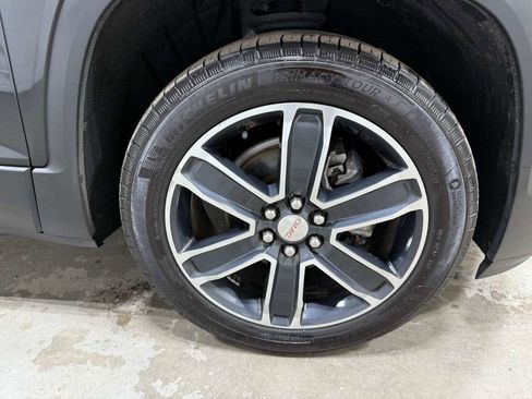 Used 2023 GMC Acadia SLT w/ Technology Package image 6