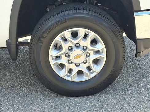 Used 2023 Chevrolet Silverado 2500 LT AWD/4WD image 30