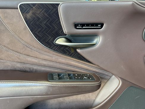 Used 2019 Lexus LS 500 w/ Interior Upgrade Package RWD image 12