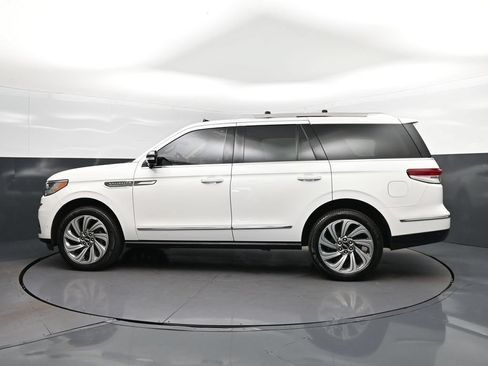 Used 2023 Lincoln Navigator Reserve AWD/4WD image 4