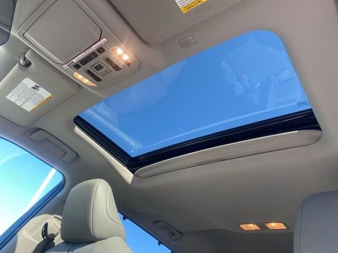 Used 2020 Toyota Highlander XLE image 24