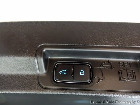 Used 2022 Ford Explorer XLT w/ Equipment Group 202A image 32