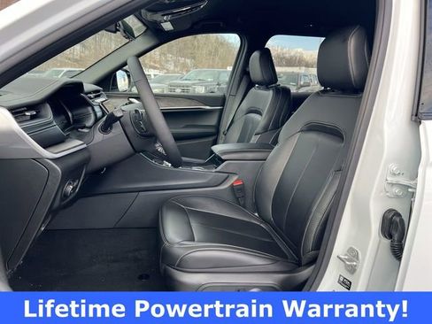 New 2025 Jeep Grand Cherokee Limited w/ Black Appearance Package image 15