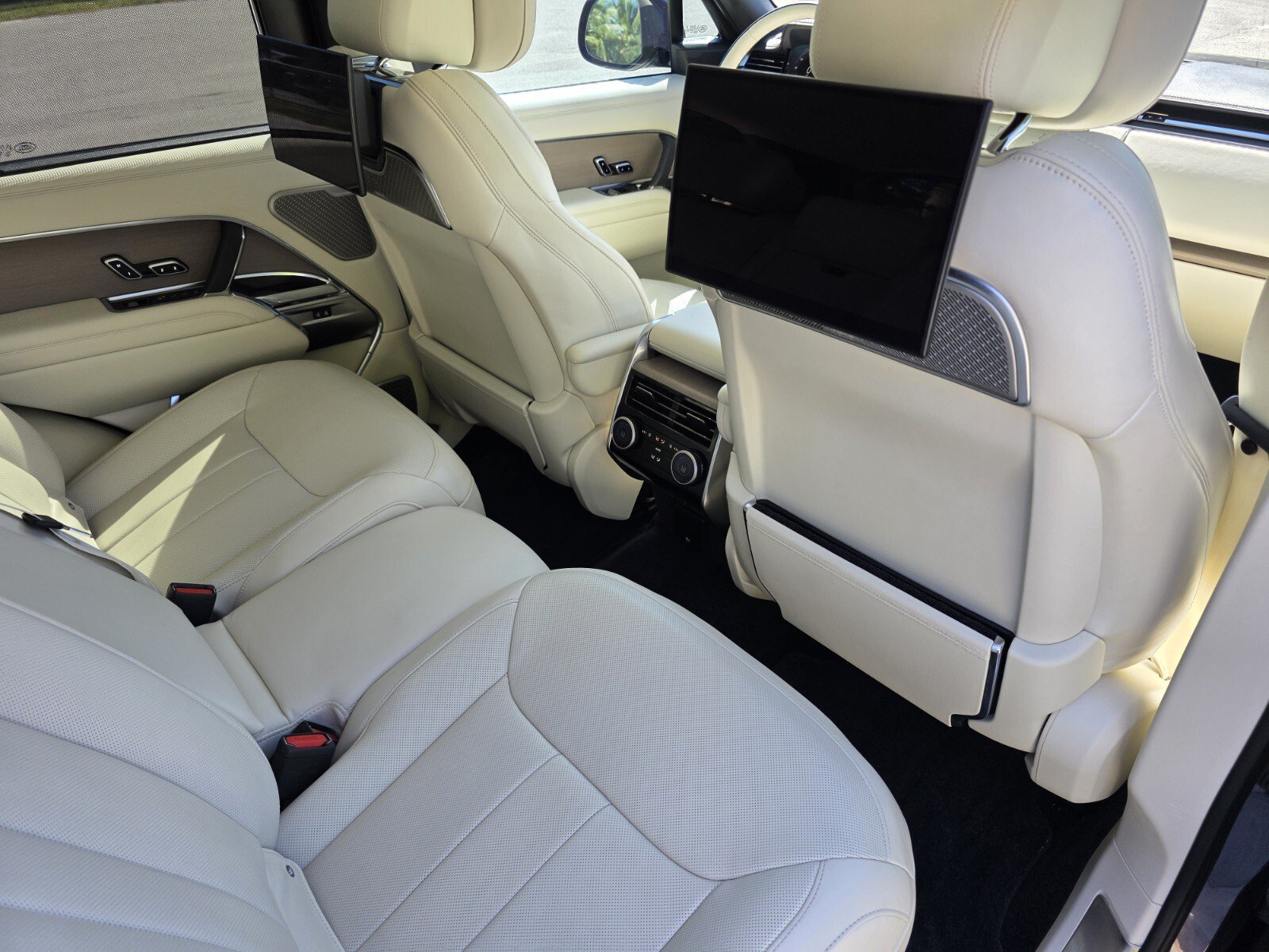 Certified 2023 Land Rover Range Rover First Edition AWD/4WD image 25