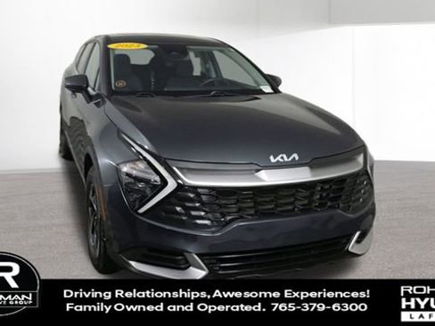 Used 2023 Kia Sportage LX image 3