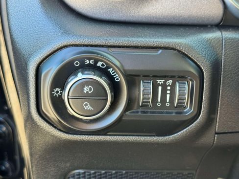 Used 2021 Jeep Gladiator Mojave w/ Cold Weather Group AWD/4WD image 18