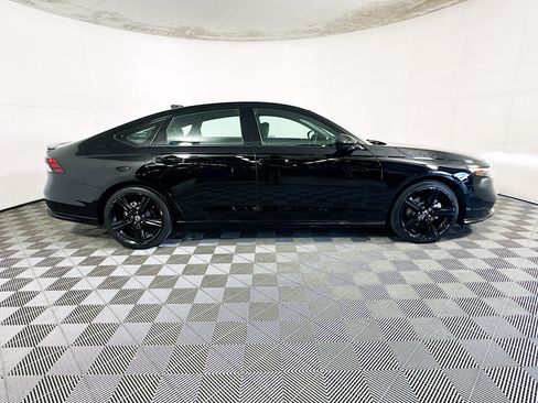Used 2025 Honda Accord Sport image 2