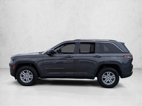 Used 2023 Jeep Grand Cherokee Laredo RWD image 15