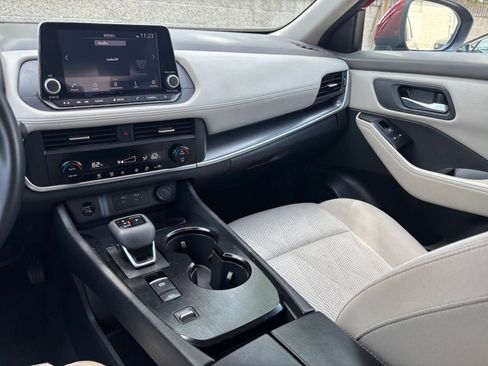 Used 2025 Nissan Rogue SV FWD image 43