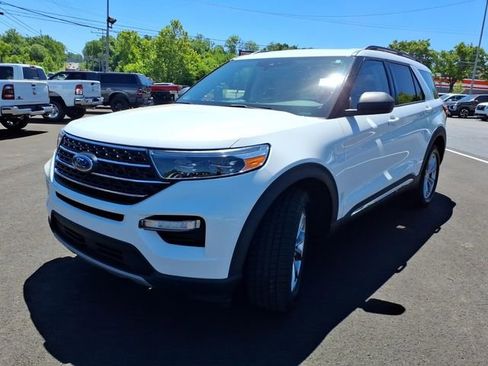 Used 2020 Ford Explorer XLT w/ Equipment Group 202A AWD/4WD image 29