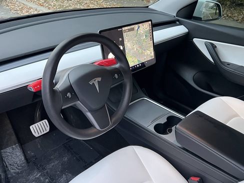 Used 2021 Tesla Model Y Performance image 34