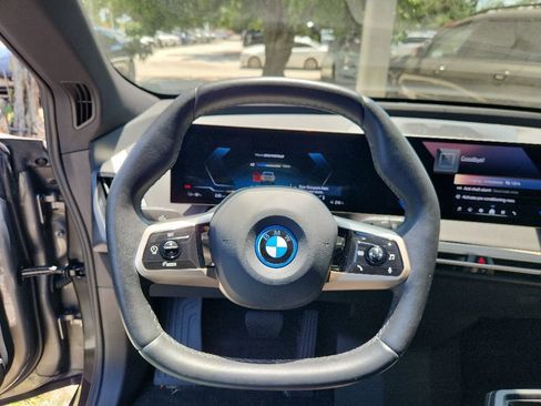 Used 2024 BMW iX xDrive50 w/ Sport Package AWD/4WD image 4