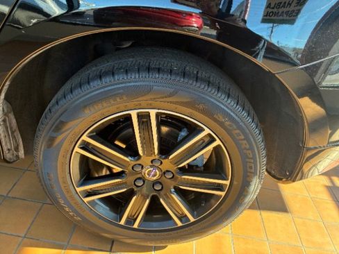 Used 2016 Volvo XC60 T5 Premier w/ Proximity Package image 32