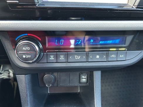 Used 2015 Toyota Corolla LE FWD image 26
