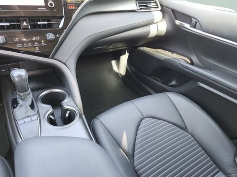 Used 2022 Toyota Camry SE FWD image 21