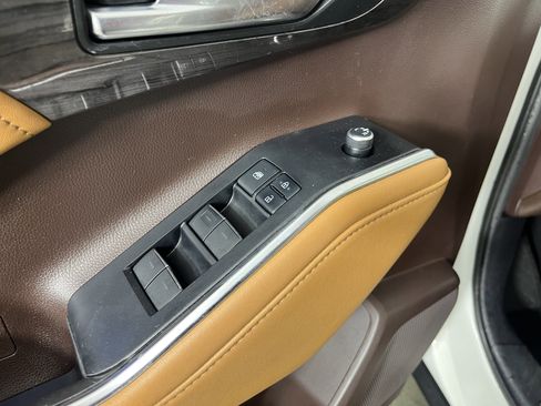 Used 2021 Toyota Highlander Platinum image 19