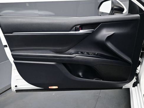 Used 2019 Toyota Camry LE w/ Convenience Package FWD image 9