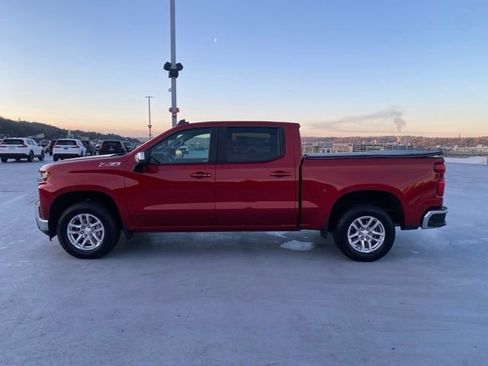 Used 2022 Chevrolet Silverado 1500 LT w/ Z71 Off-Road Package image 6