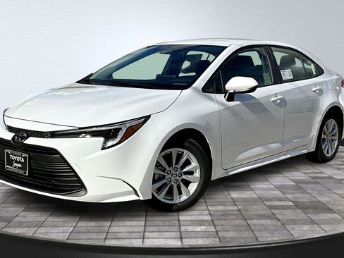 New 2026 Toyota Corolla LE image 2