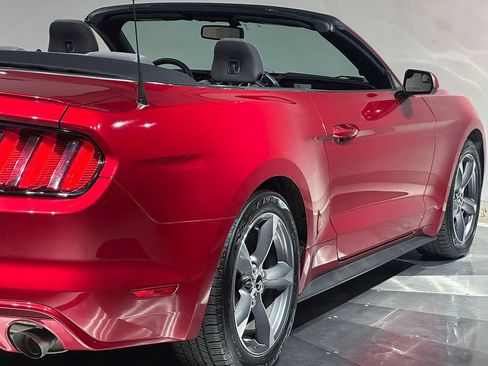 Used 2015 Ford Mustang Convertible w/ Equipment Group 051A RWD image 28