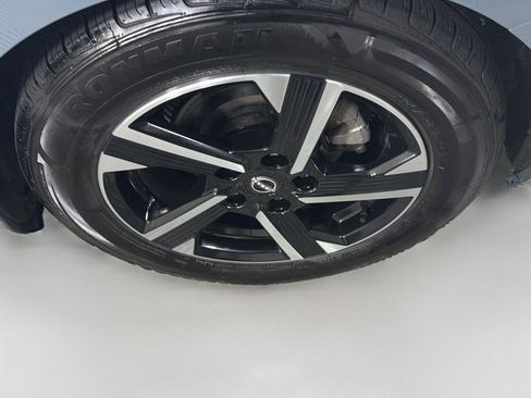 Used 2025 Nissan Sentra SV FWD image 11