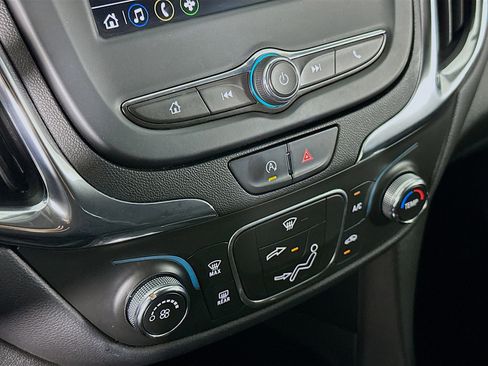 Used 2023 Chevrolet Equinox LT image 22