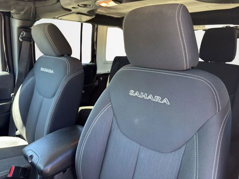 Used 2016 Jeep Wrangler Unlimited Sahara AWD/4WD image 16
