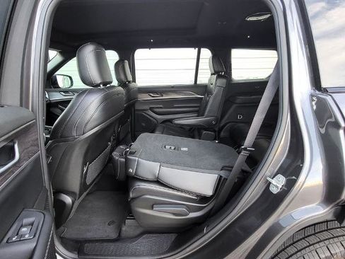 Used 2024 Jeep Grand Cherokee L Limited w/ Luxury Tech Group II image 27