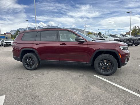 New 2025 Jeep Grand Cherokee L Altitude image 9