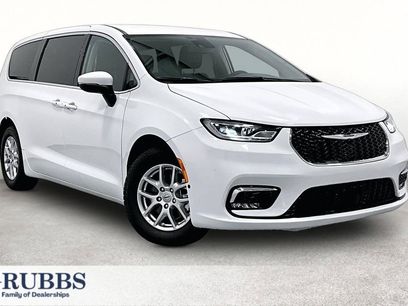 Used 2023 Chrysler Pacifica Touring-L