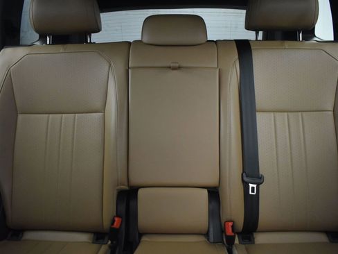 Used 2022 Volkswagen Tiguan SE image 17