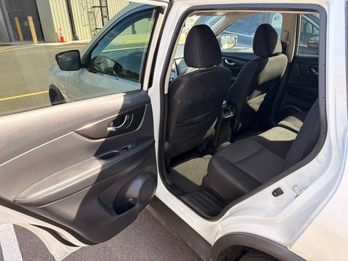 Used 2018 Nissan Rogue SV AWD/4WD image 9