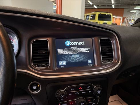 Used 2022 Dodge Charger SXT w/ Navigation & Travel Group image 39