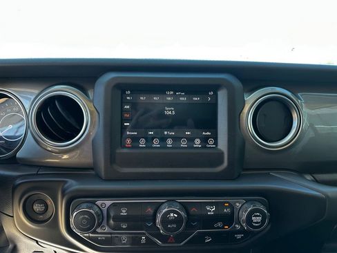 Used 2019 Jeep Wrangler Unlimited Sahara AWD/4WD image 21