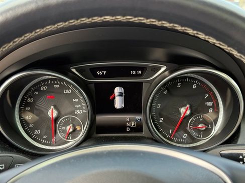 Used 2019 Mercedes-Benz GLA 250 w/ Convenience Package image 16