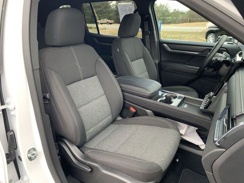 Used 2025 GMC Acadia Elevation image 26