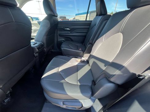 Used 2024 Toyota Grand Highlander AWD image 27