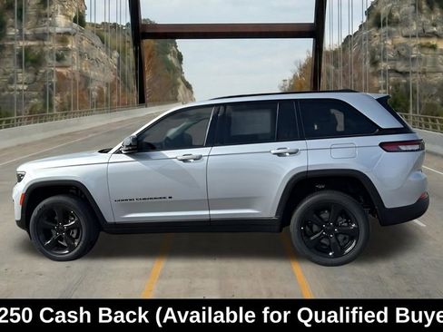 New 2025 Jeep Grand Cherokee Altitude RWD image 5