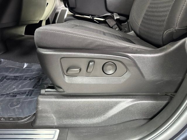Used 2022 Chevrolet Silverado 1500 LT AWD/4WD image 5