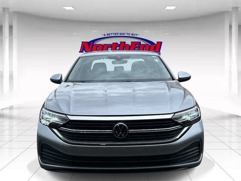 Used 2024 Volkswagen Jetta SE FWD image 6