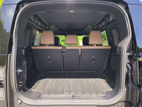 New 2026 Land Rover Defender 110 X-Dynamic SE AWD/4WD image 16
