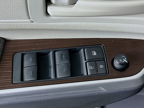 Used 2024 Toyota Sienna LE image 15