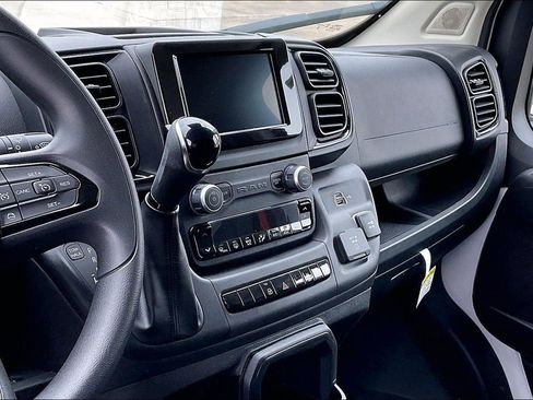 New 2024 RAM ProMaster 2500 w/ Convenience Group FWD image 5