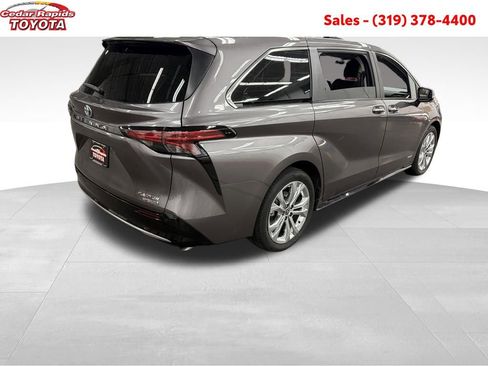 Certified 2021 Toyota Sienna Platinum image 6